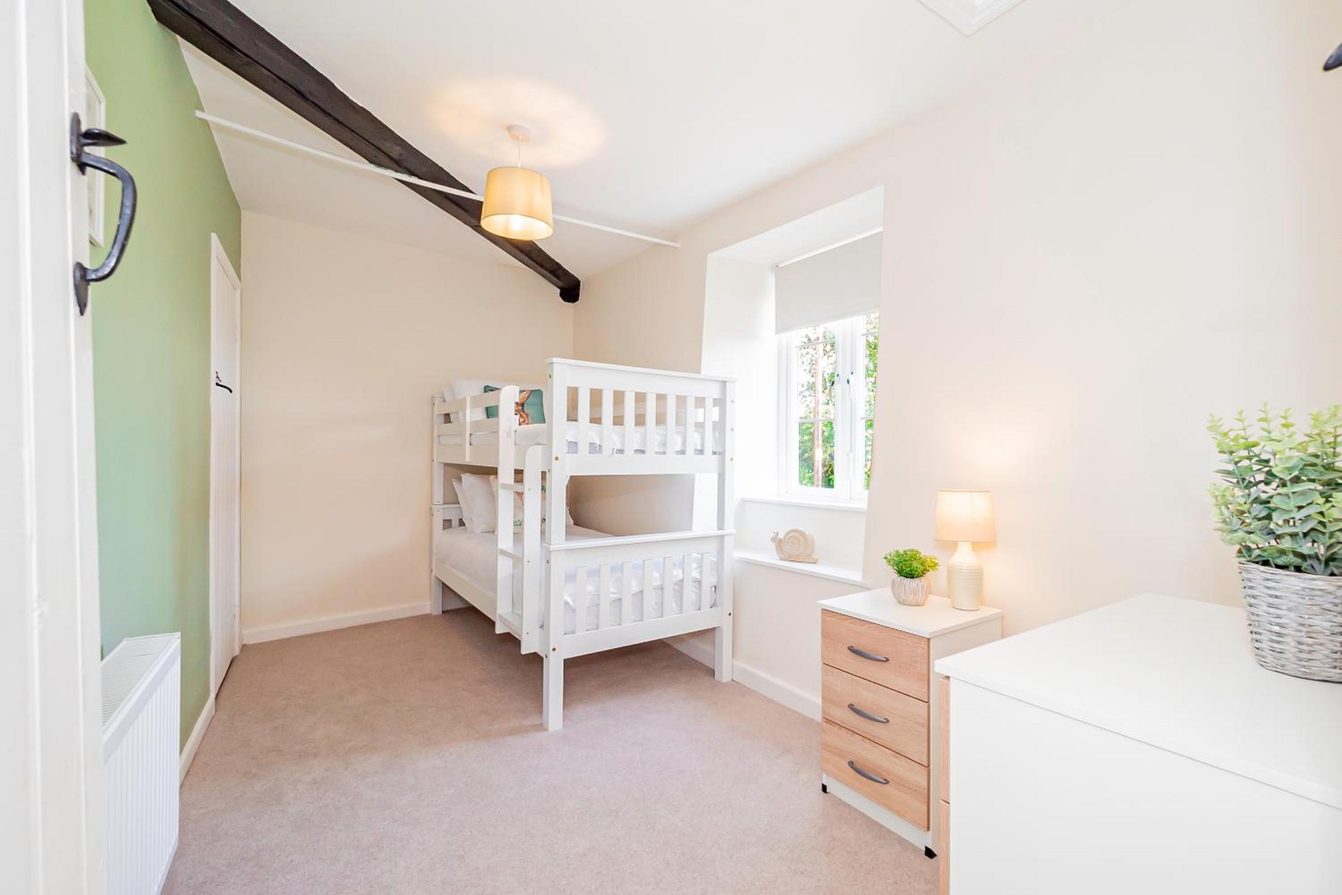 Farmhouse Retreat, 4 Bed, Pet Friendly