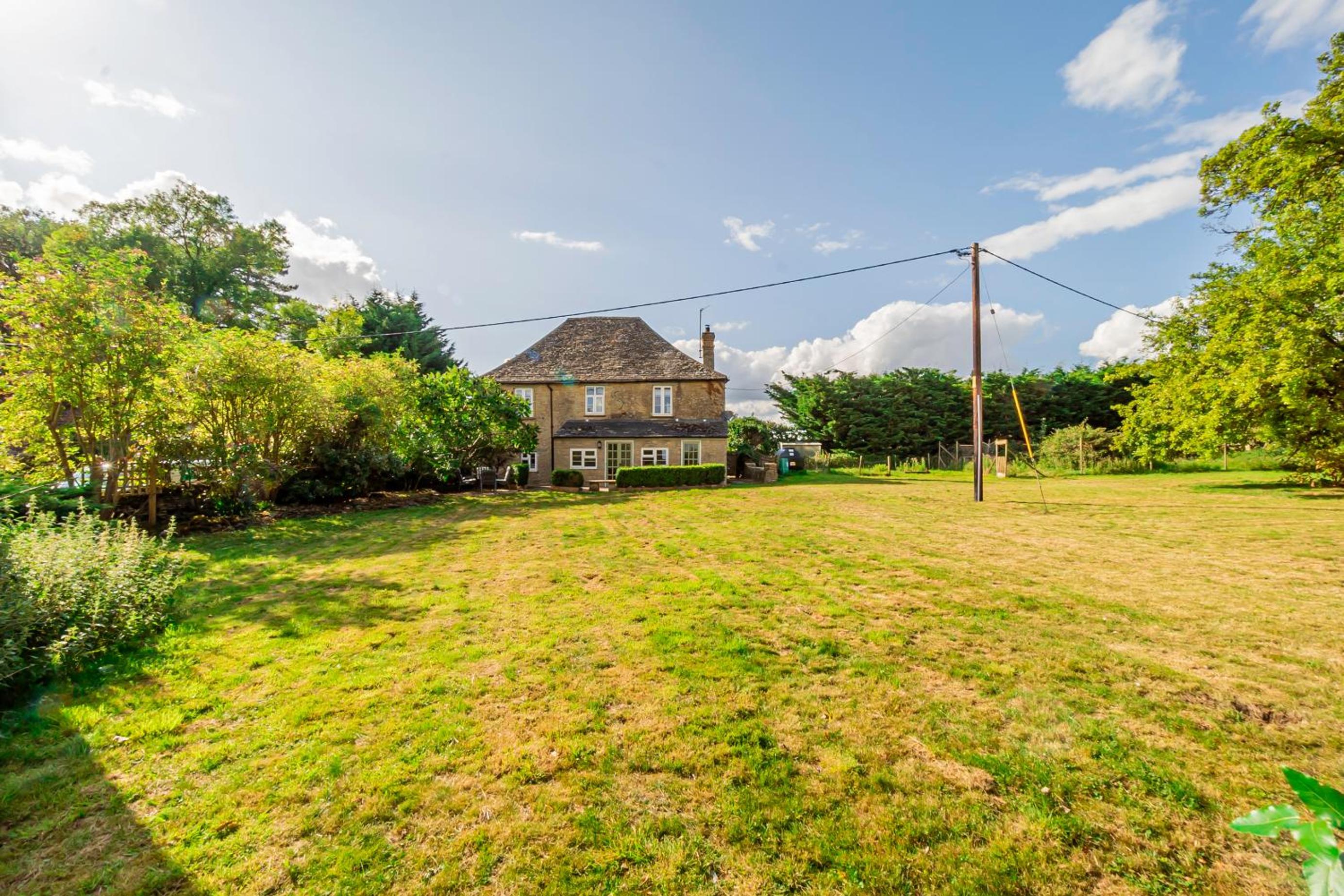 Farmhouse Retreat, 4 Bed, Pet Friendly