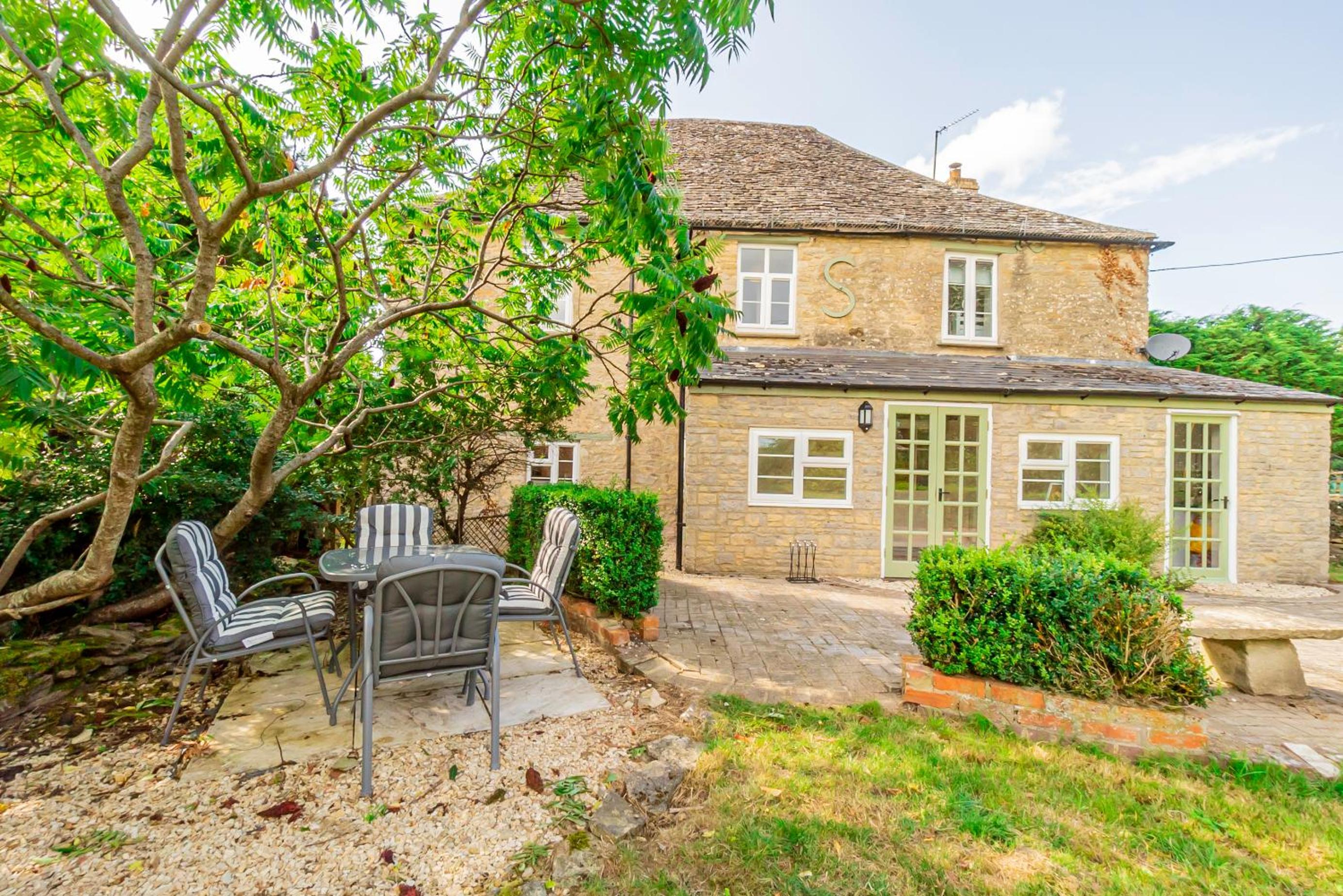Farmhouse Retreat, 4 Bed, Pet Friendly