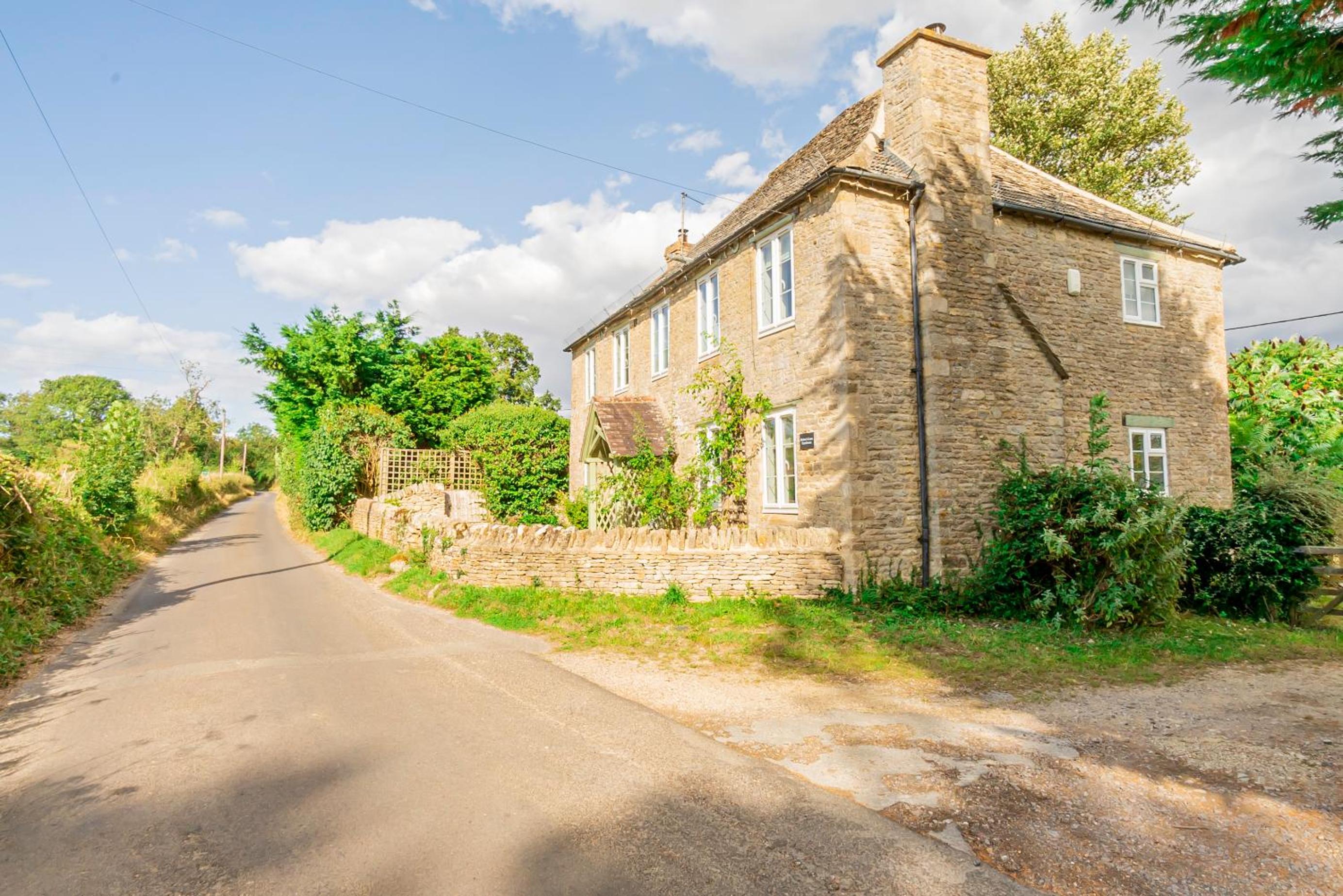 Farmhouse Retreat, 4 Bed, Pet Friendly