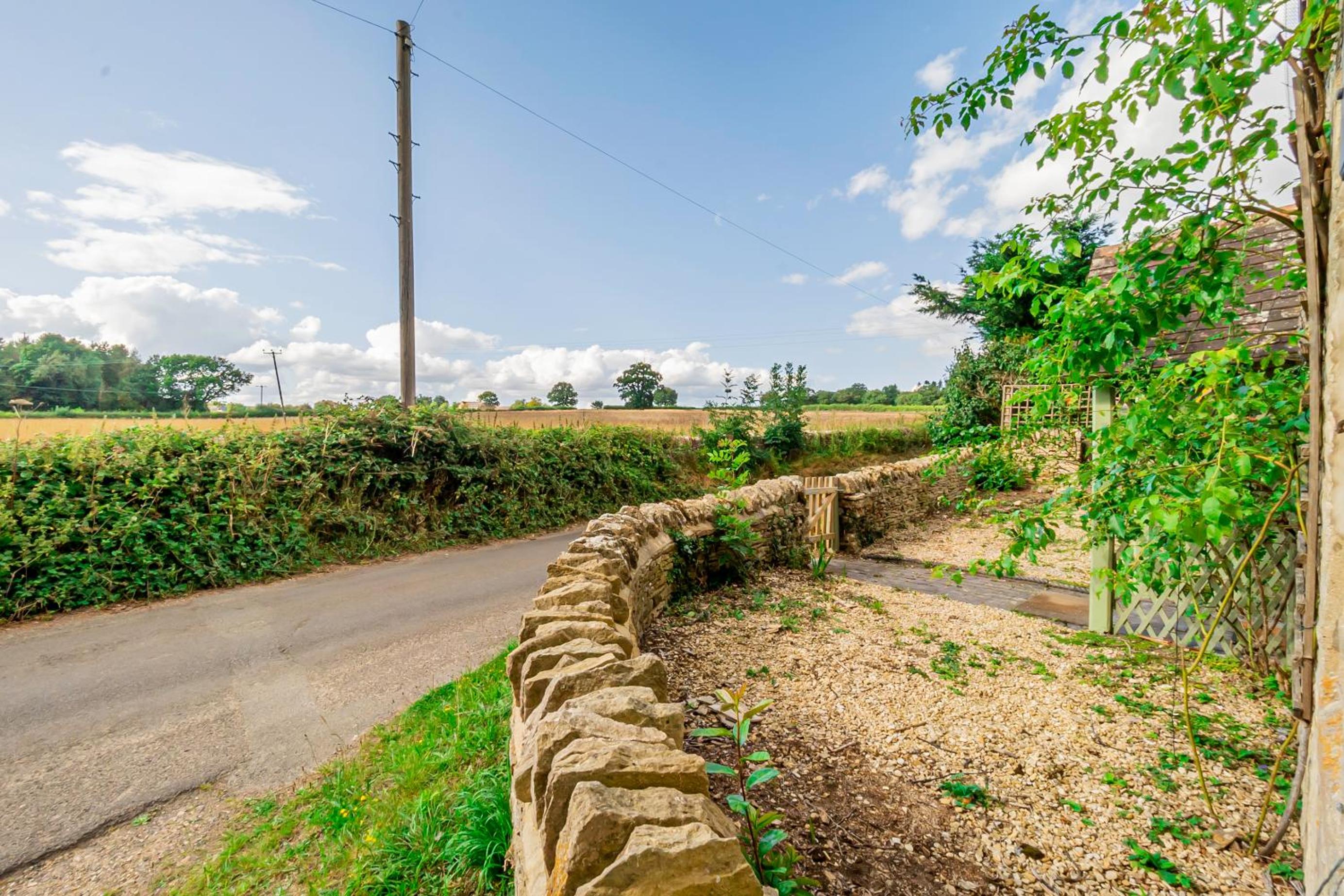 Farmhouse Retreat, 4 Bed, Pet Friendly