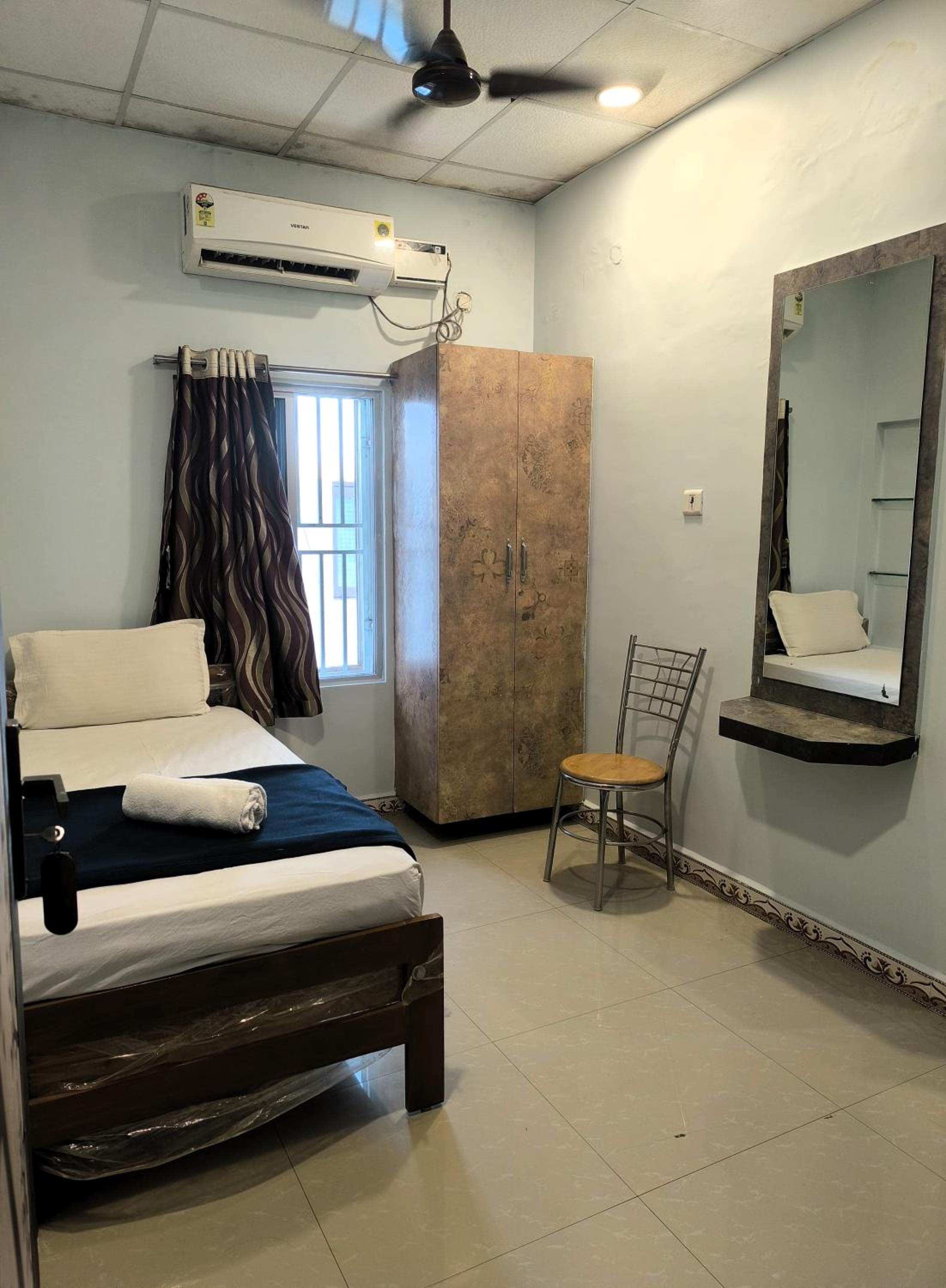 Hotel Dwaraka view 4