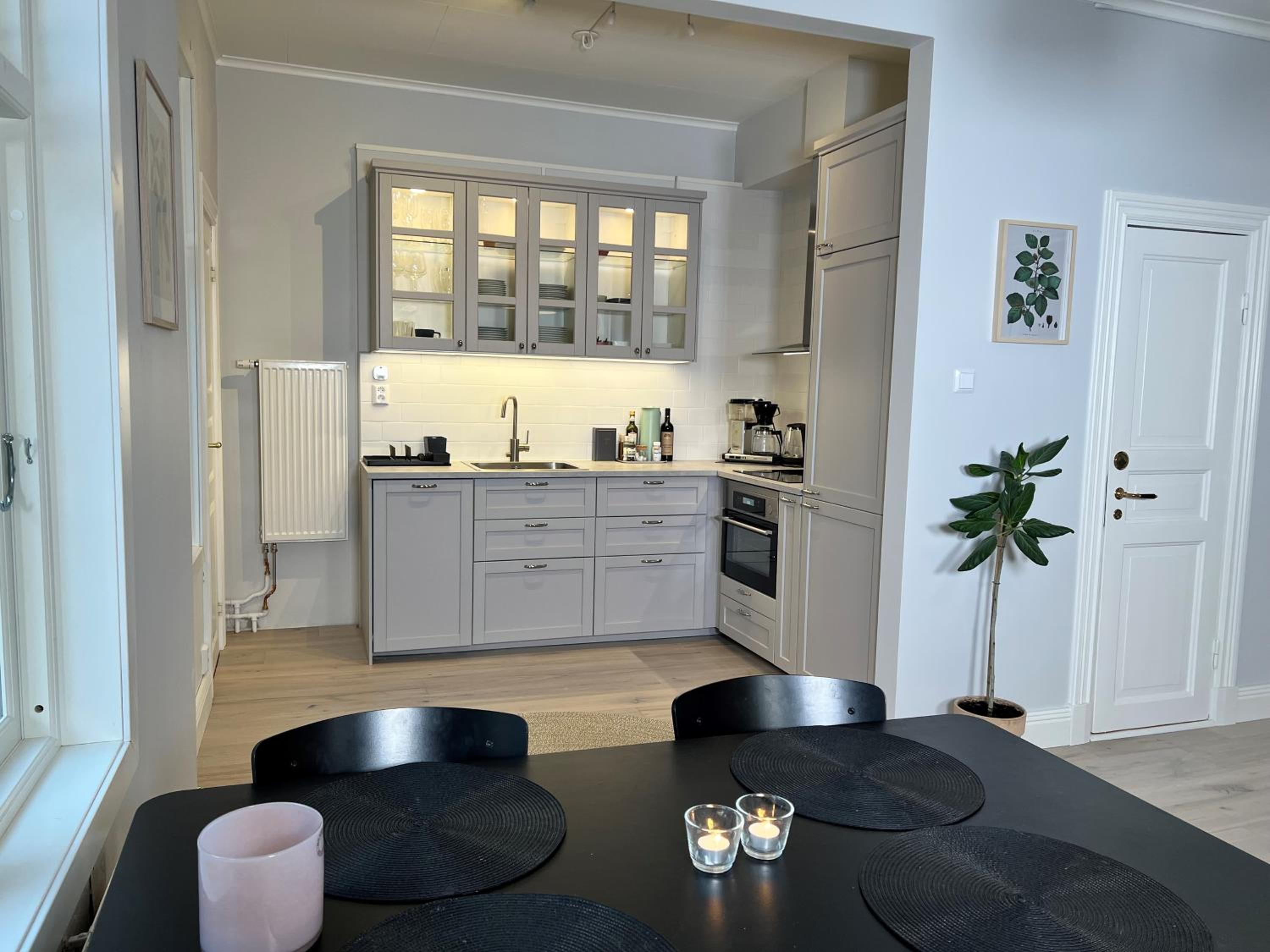 Sekelskiftescharm i Hjärtat av Strömstad, 4 bäddar - Historic Charm, for 4 Guests view 4