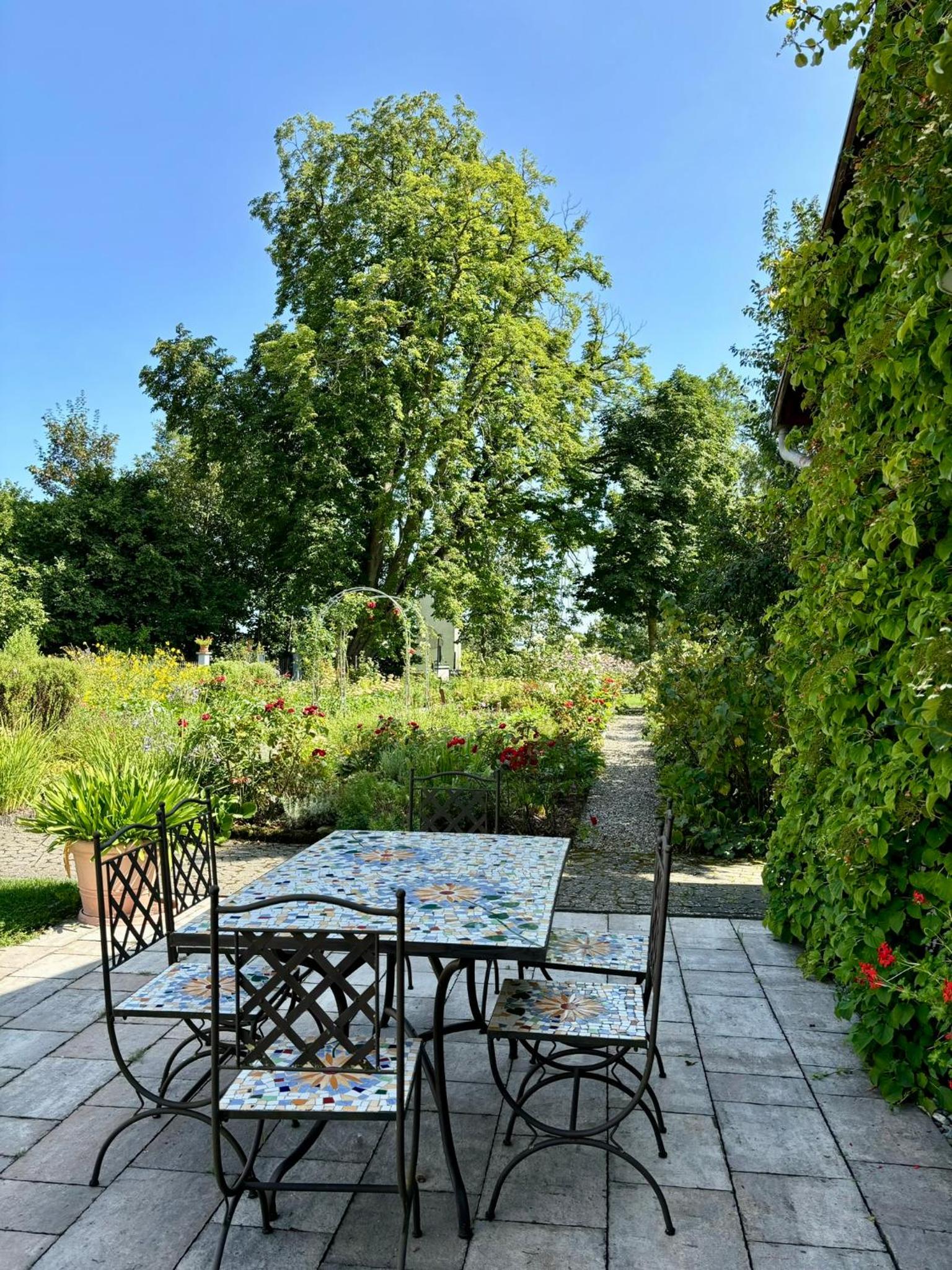 Ruhige Ferienwohnung mit Balkon und Blick in die Natur