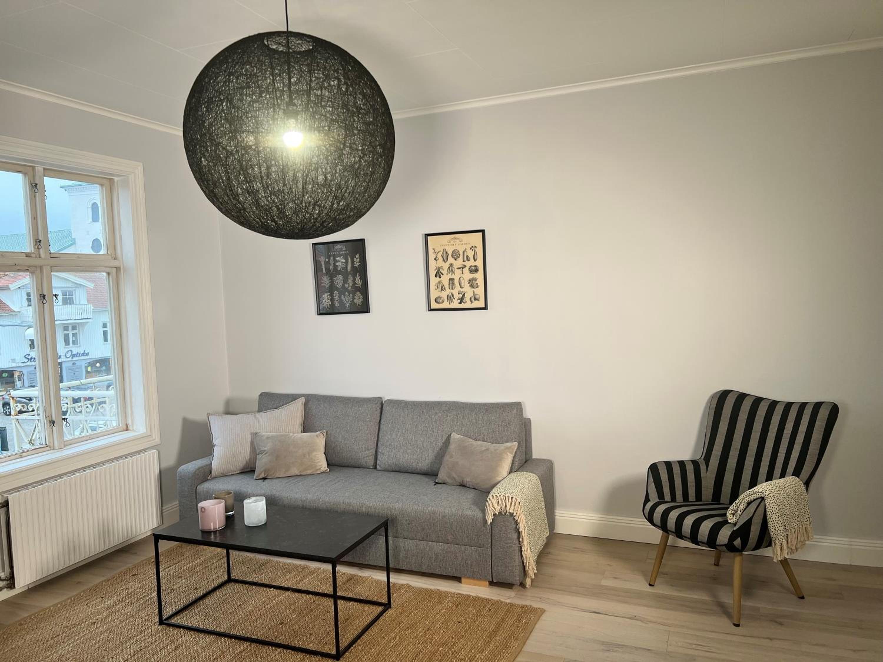 Sekelskiftescharm i Hjärtat av Strömstad, 4 bäddar - Historic Charm, for 4 Guests view 3