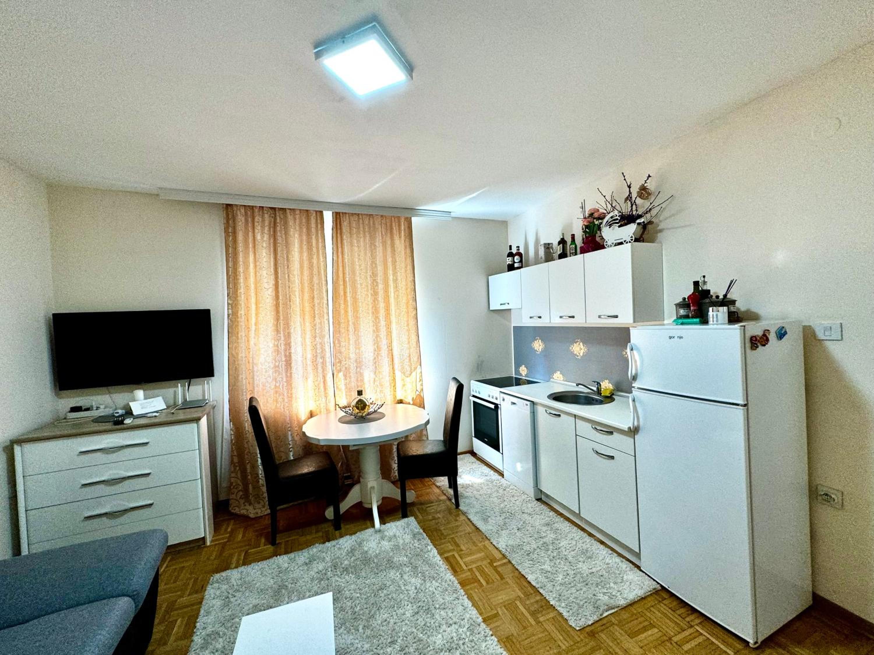 Lovely Apartment with terrace/Divan apartman sa terasom view 5