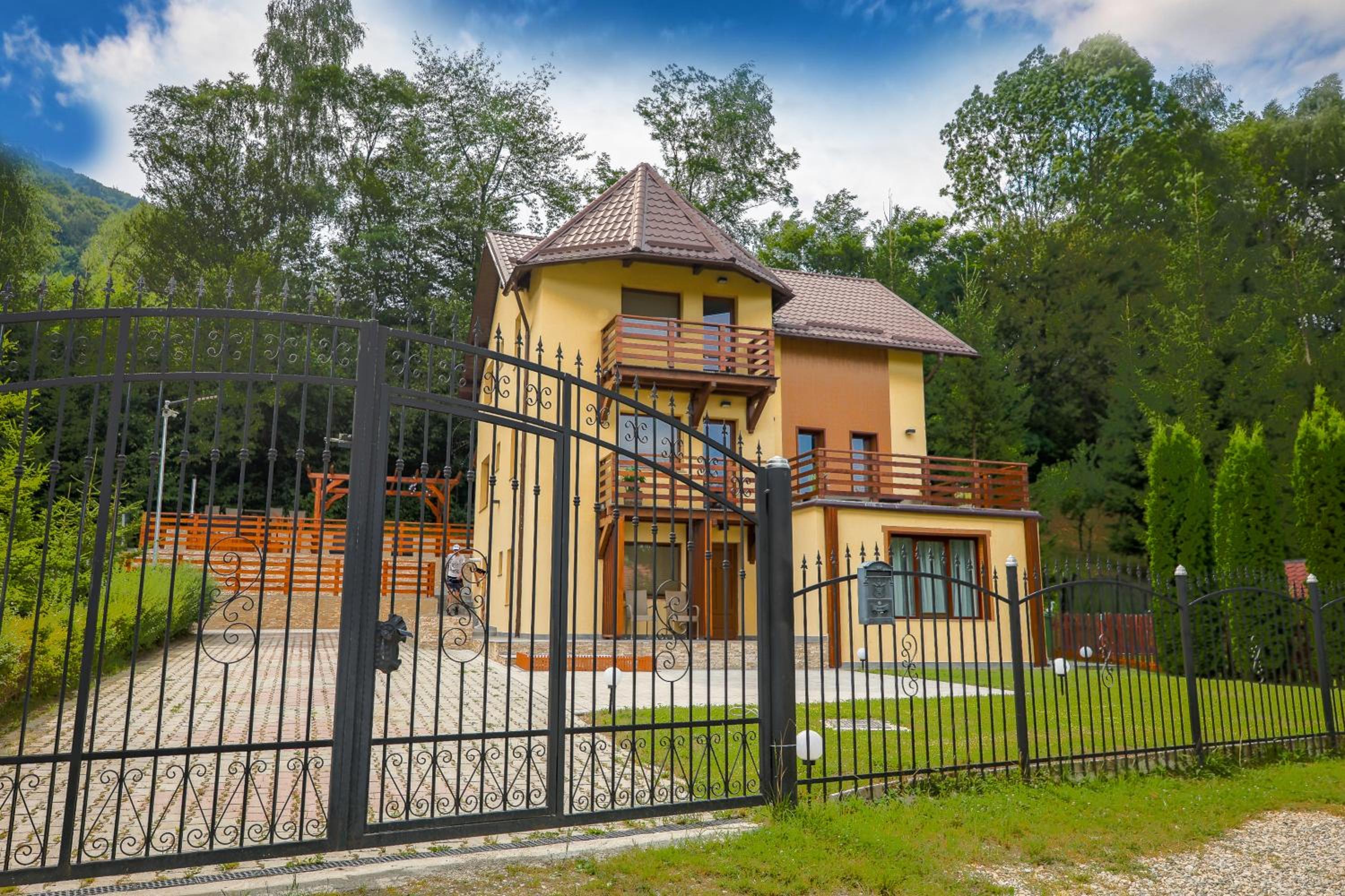Cedrus Bran Boutique