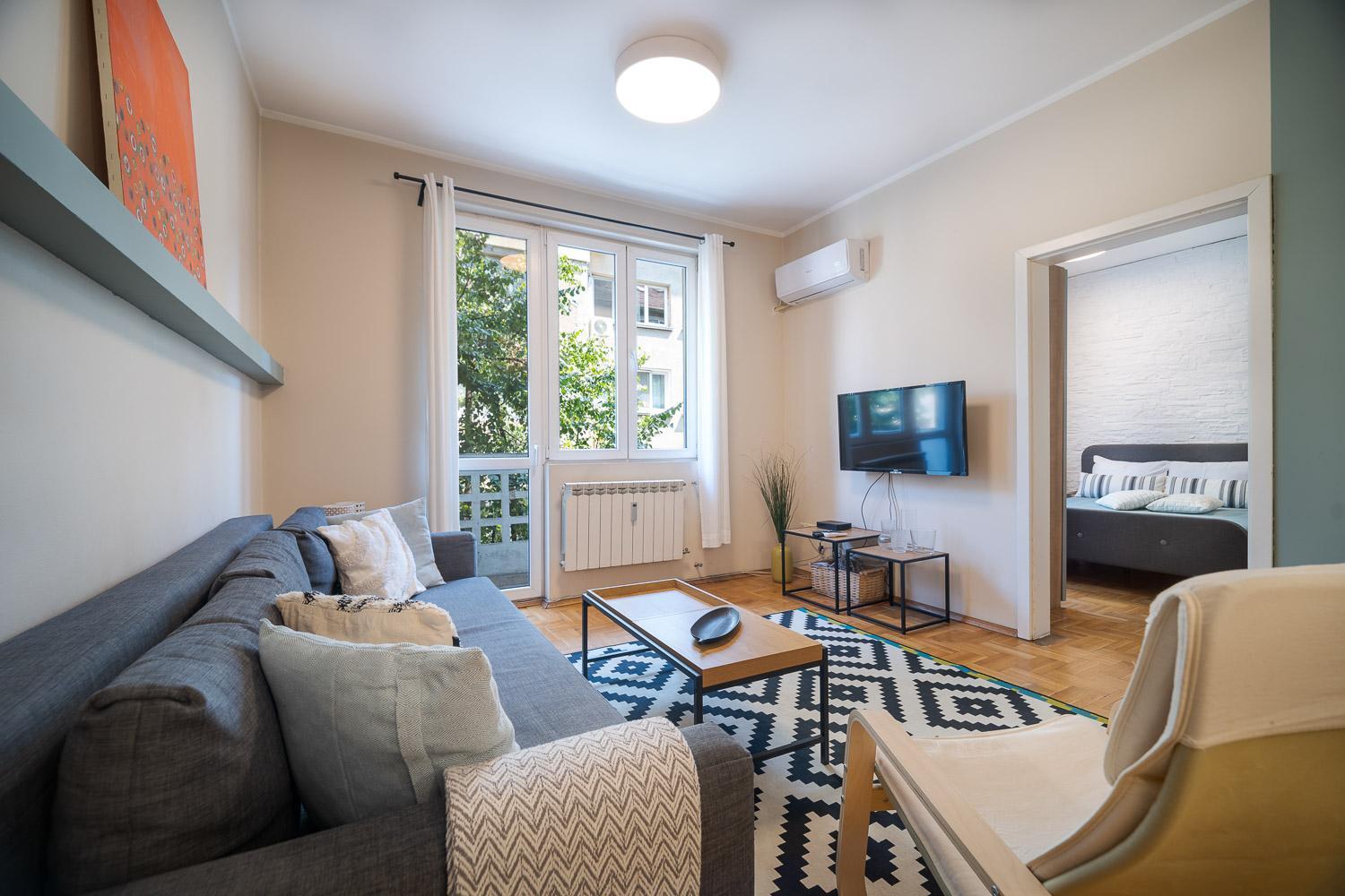 Cozy 1 bdrm, top center, Solunska near Vitoshka street