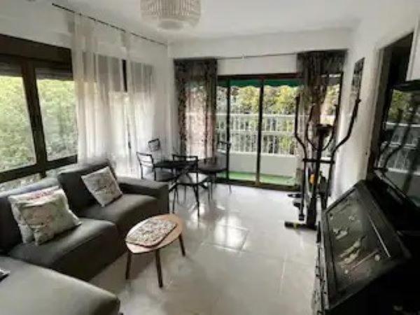 Ideally located City and beach