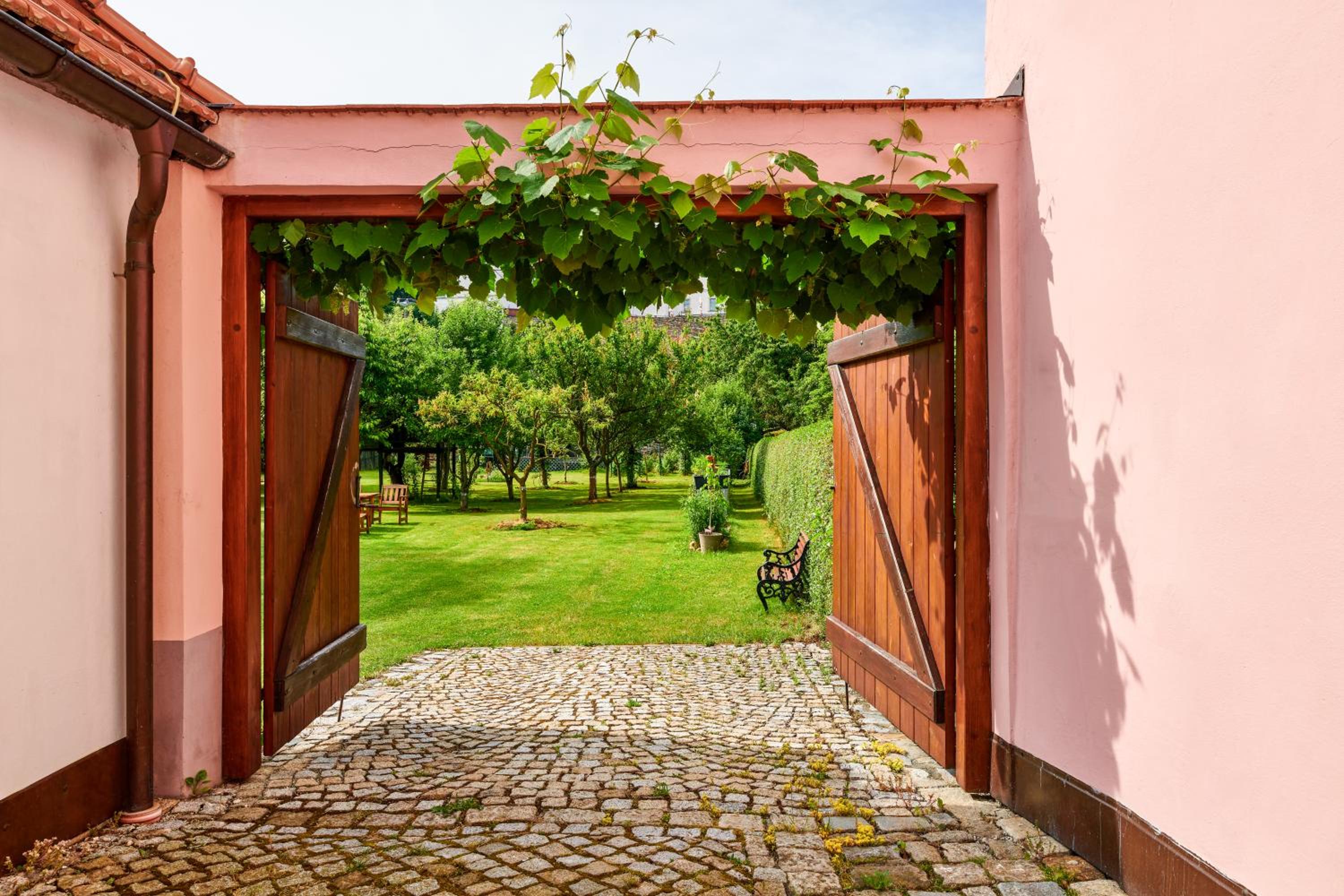 Kristian - House and Garden by KH