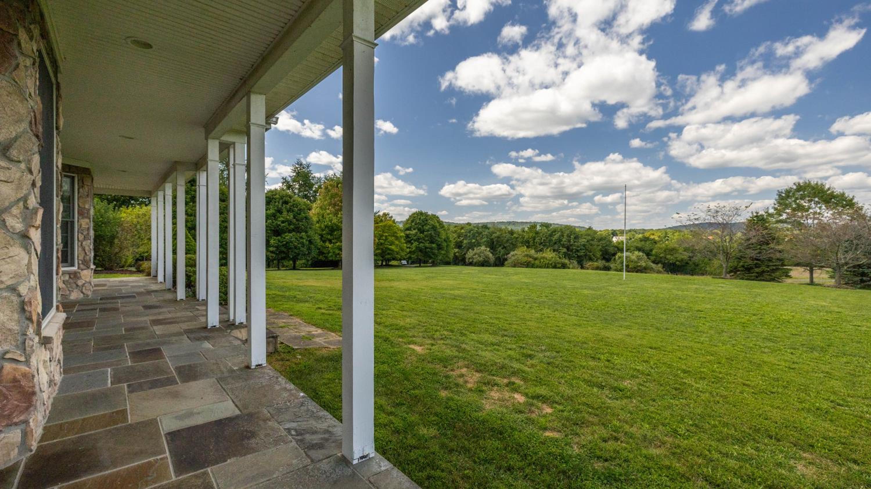 Luxury 15 acre Estate in Historic Purcellville, Virginia - Property Image 21