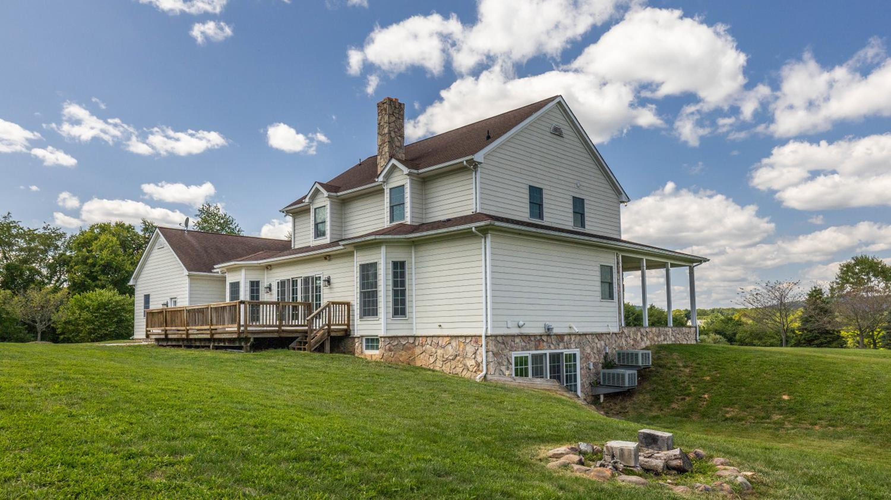 Luxury 15 acre Estate in Historic Purcellville, Virginia - Property Image 17
