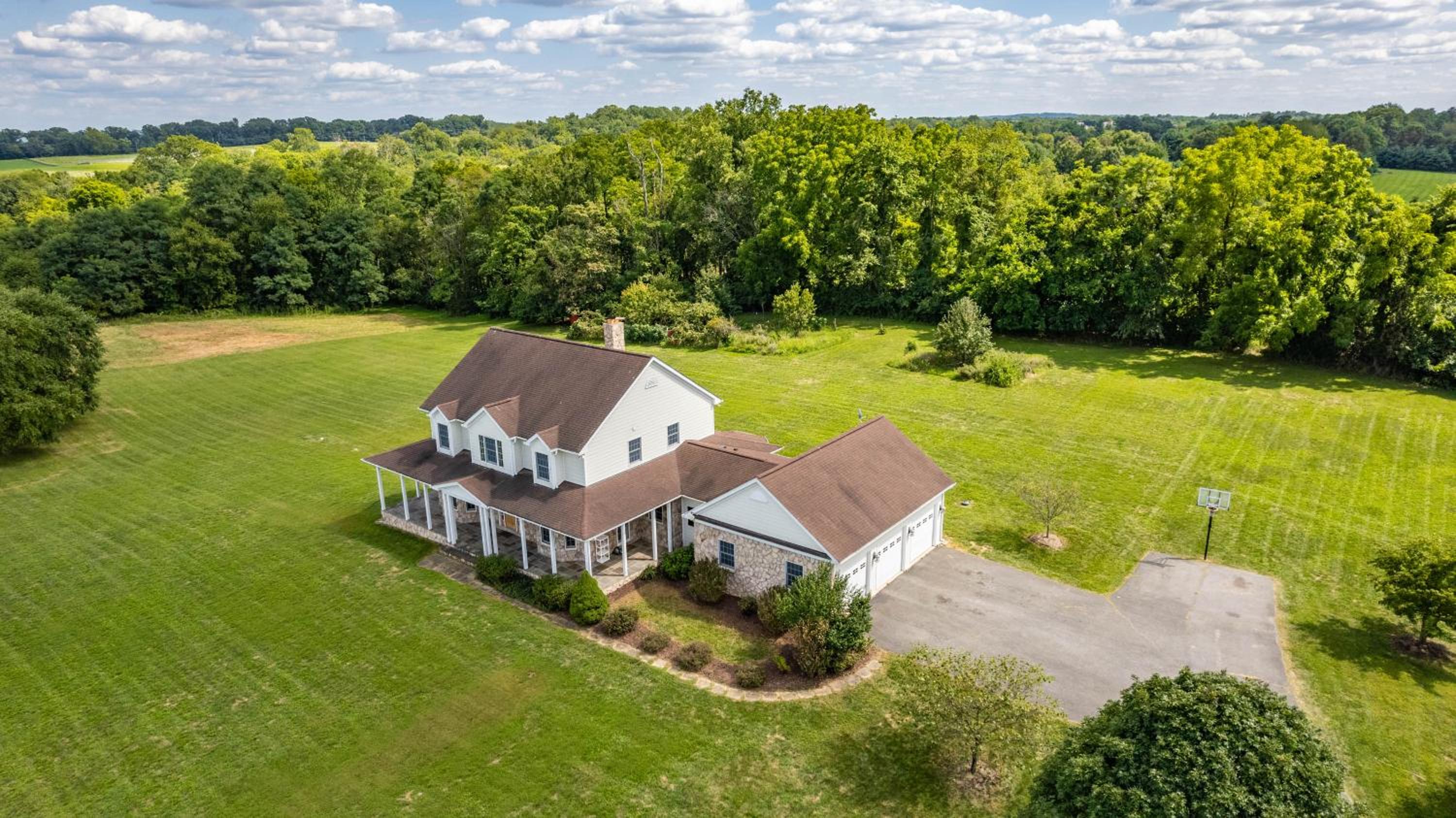 Luxury 15 acre Estate in Historic Purcellville, Virginia - Property Image 15
