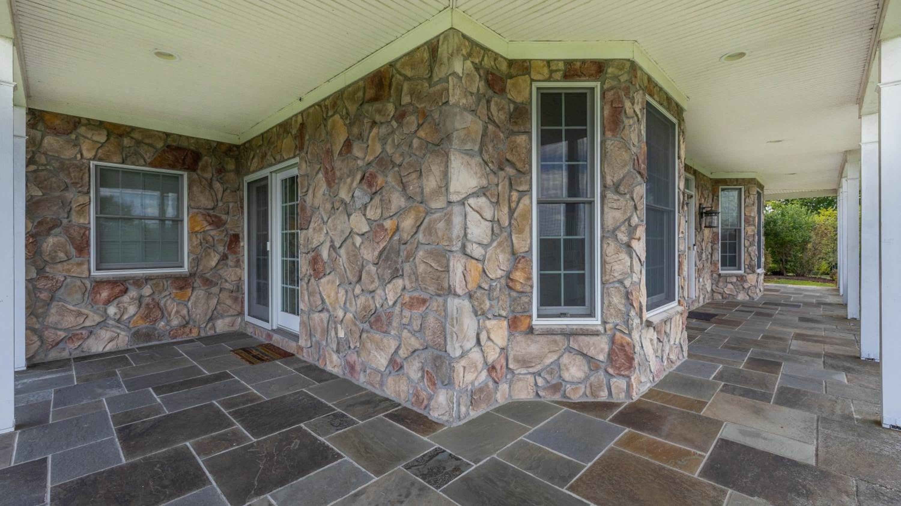 Luxury 15 acre Estate in Historic Purcellville, Virginia - Property Image 12