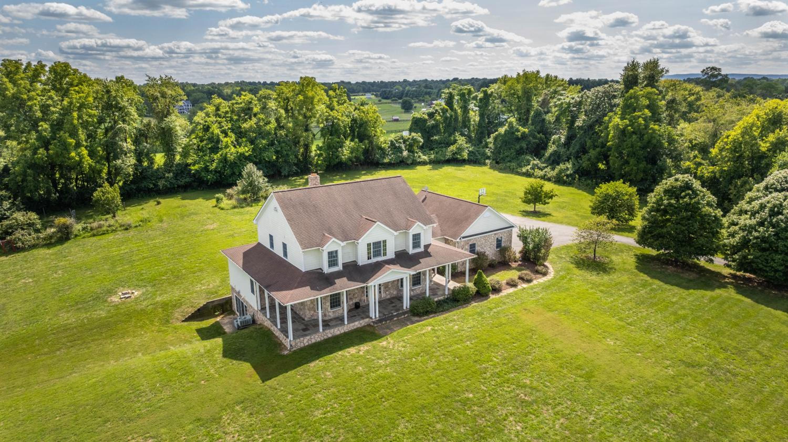 Luxury 15 acre Estate in Historic Purcellville, Virginia - Property Image 10