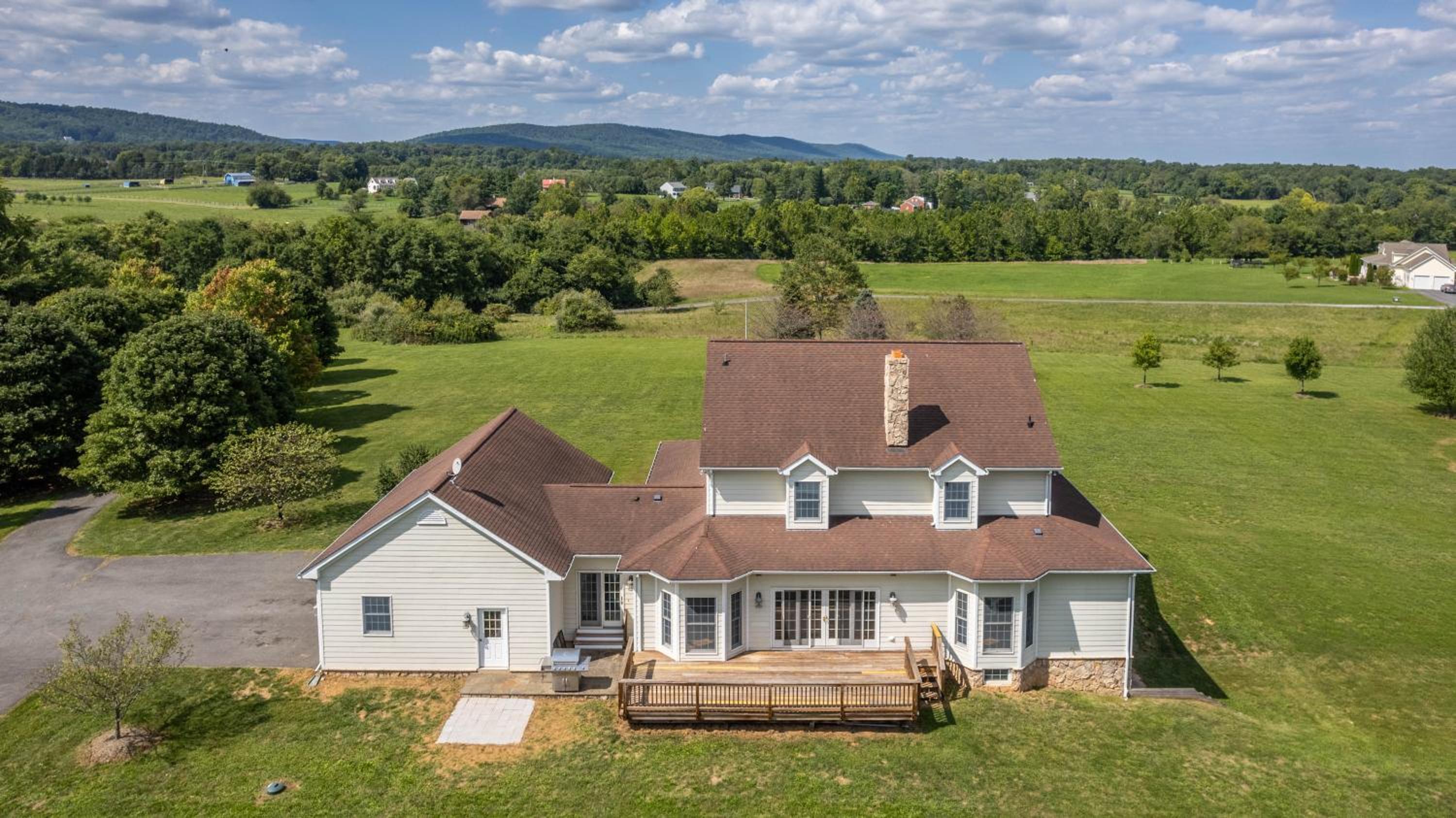 Luxury 15 acre Estate in Historic Purcellville, Virginia - Property Image 7