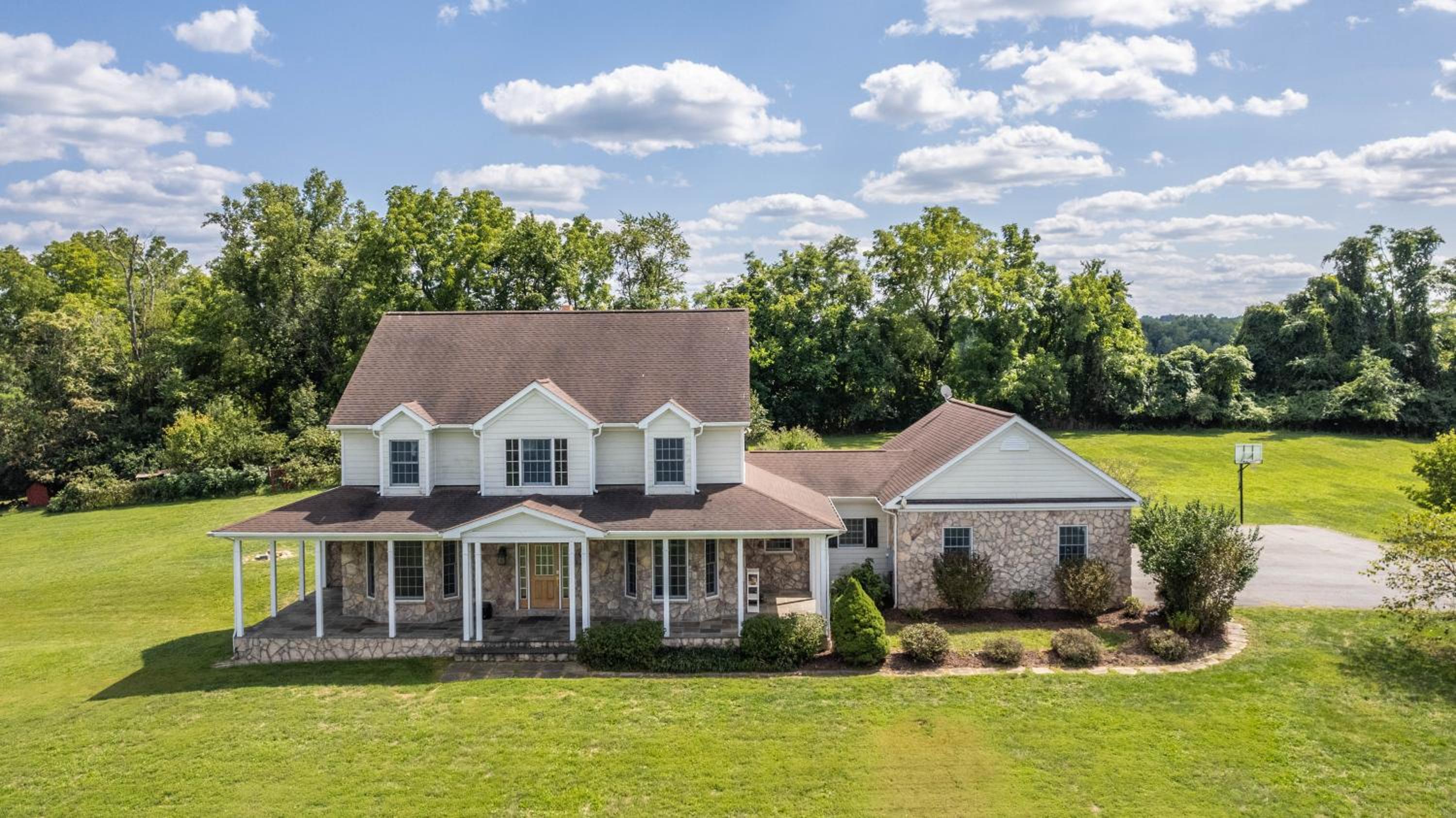 Luxury 15 acre Estate in Historic Purcellville, Virginia - Property Image 5