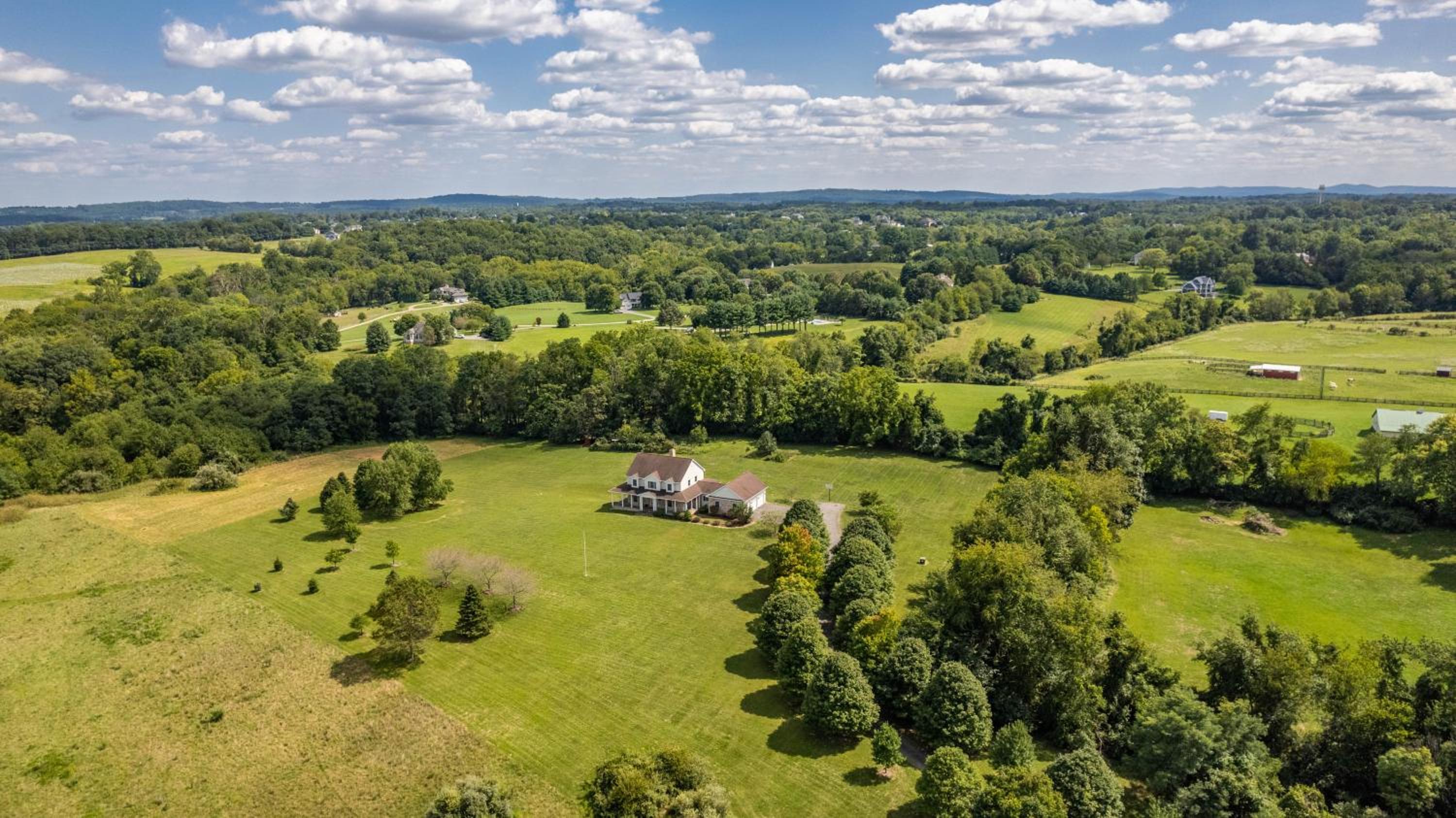 Luxury 15 acre Estate in Historic Purcellville, Virginia - Property Image 3