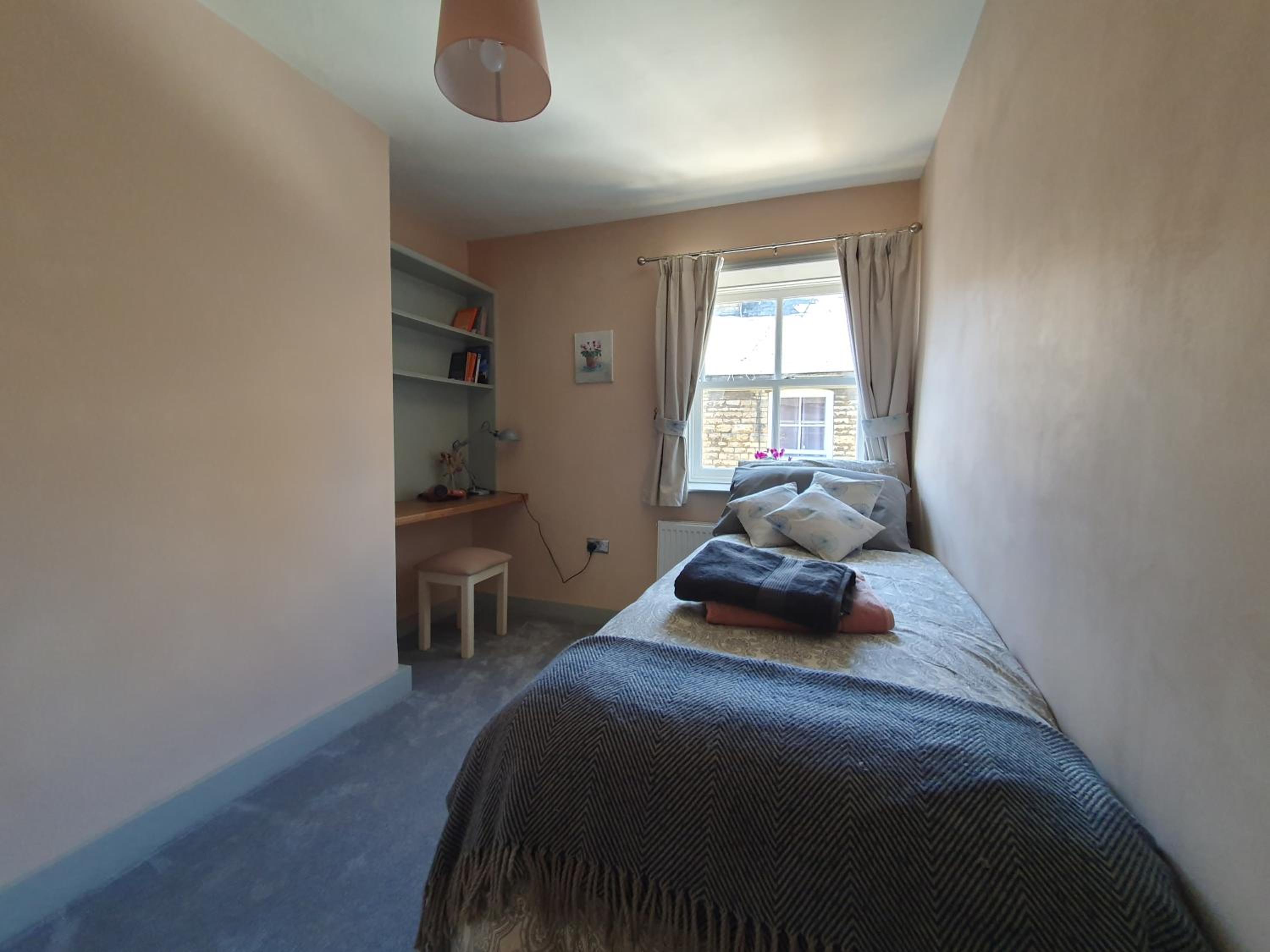 Cosy 2 bed cottage in Stamford view 5