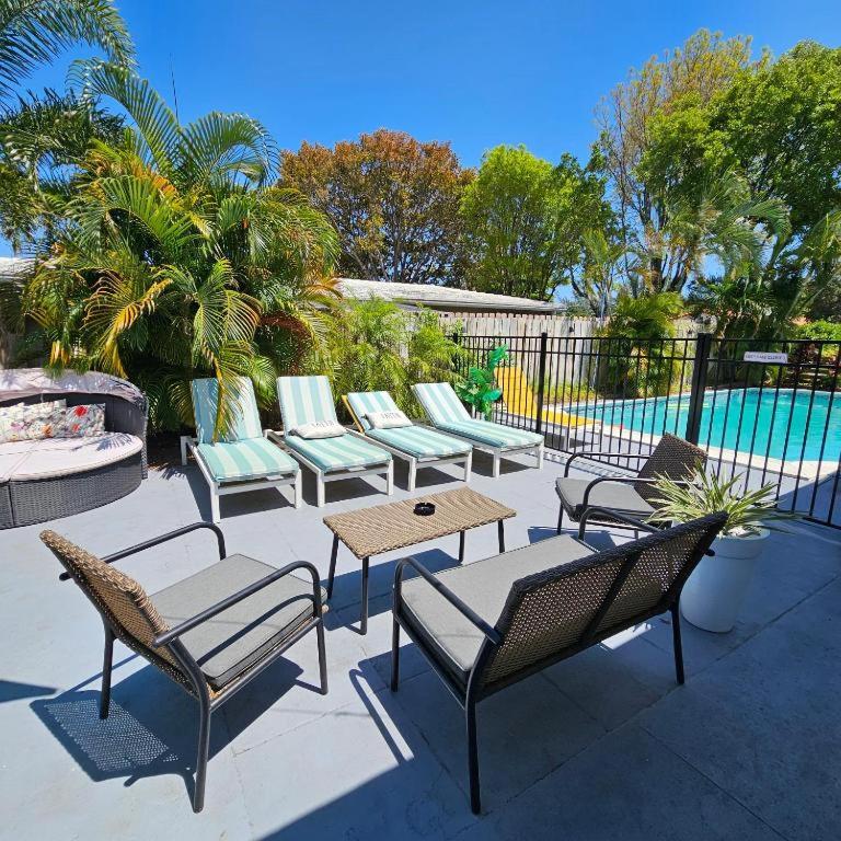 Private Home, KING Room- Pool & Patios - Near Beaches & Dining — photo 5