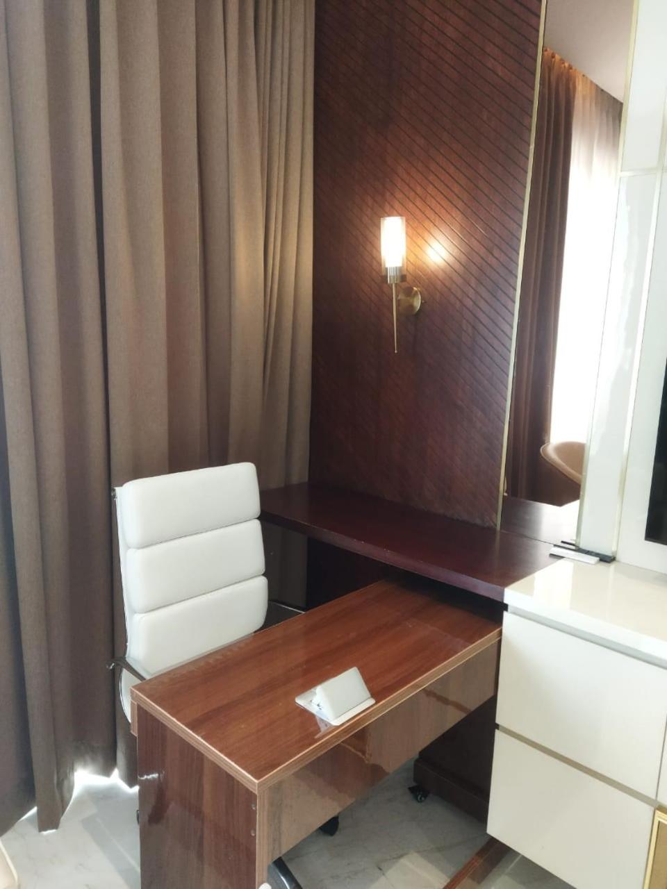 Luxury Studio Apartment attached to Leela Hotel view 5