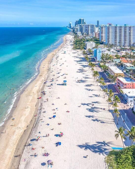 Centric 2 Bedroom Home in Hollywood W Backyard 5 min to Beaches view 2