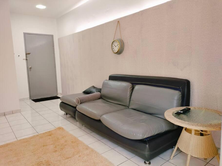 Spacious 3BR Apartment Near Town photo 3
