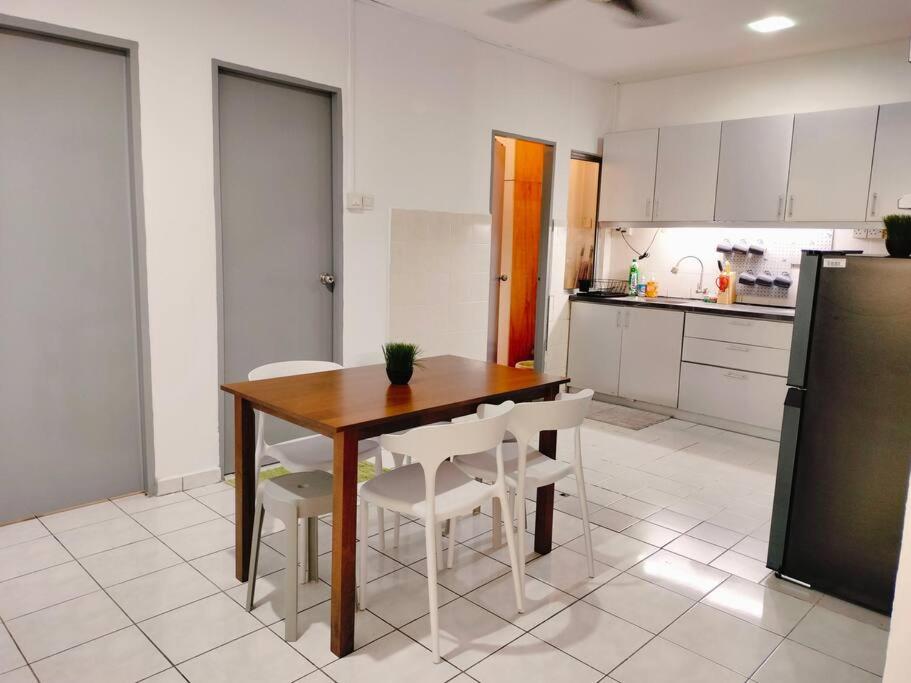 Spacious 3BR Apartment Near Town photo 7