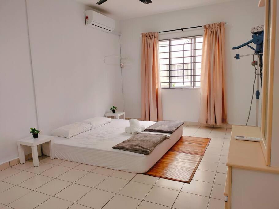 Spacious 3BR Apartment Near Town