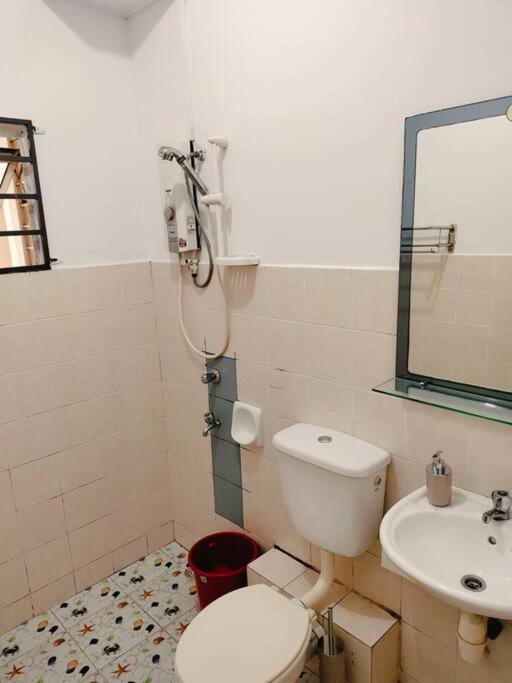 Spacious 3BR Apartment Near Town