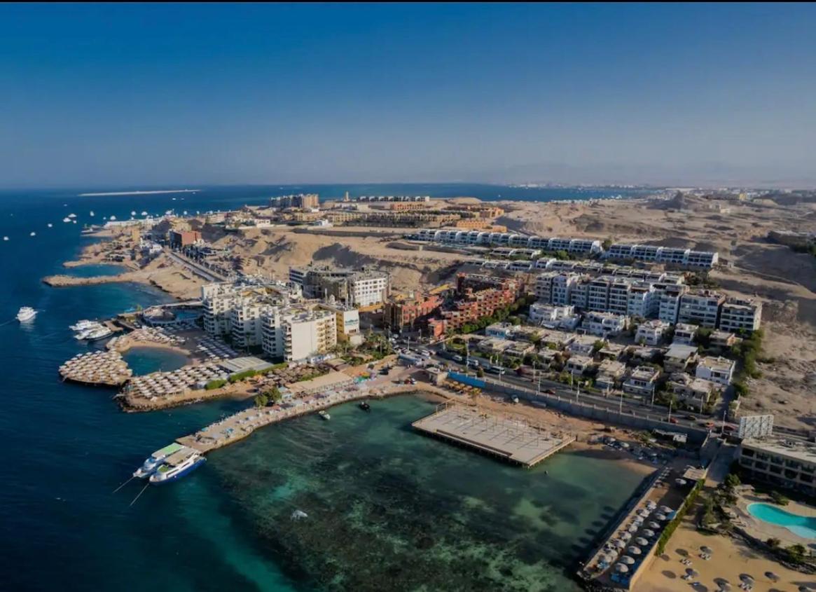 Sea view apartment , 3 bedrooms , city center 09