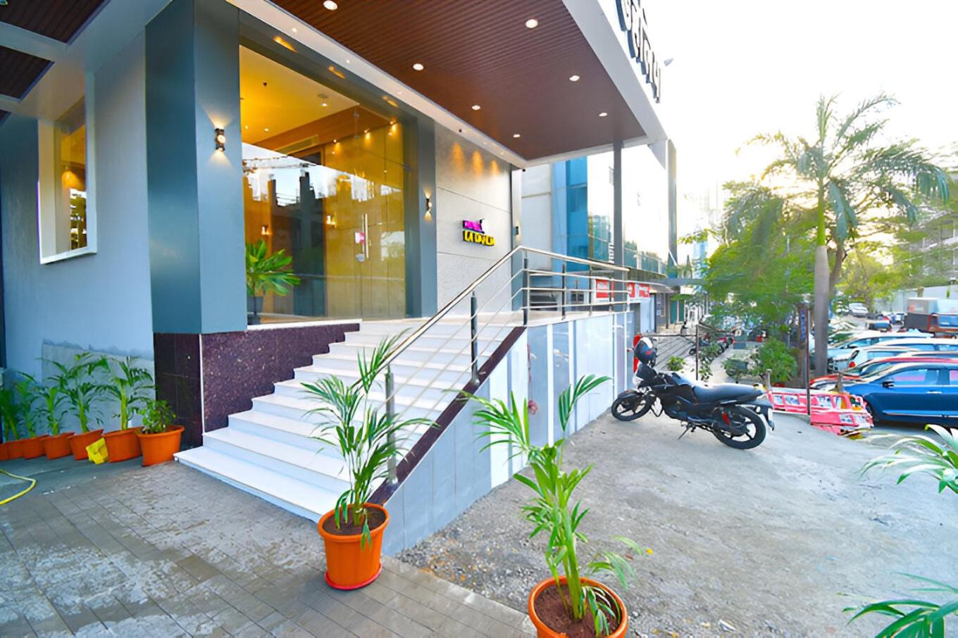 La Dhalia By Glitz Hotels view 4