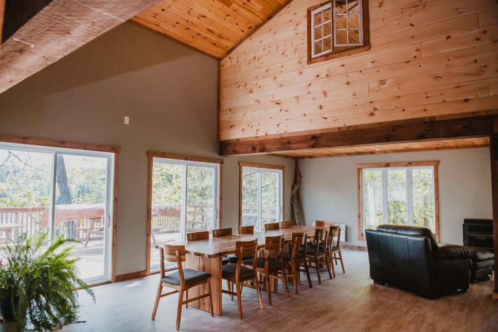 Lux waterfront all inclusive on Ottawa River