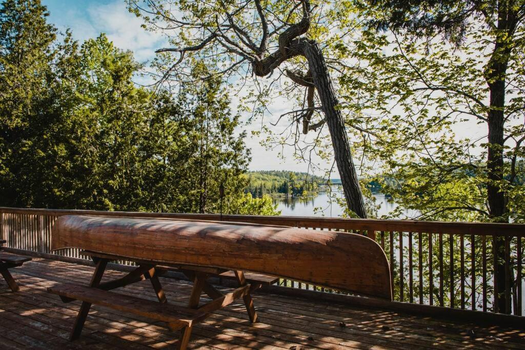 Lux waterfront all inclusive on Ottawa River