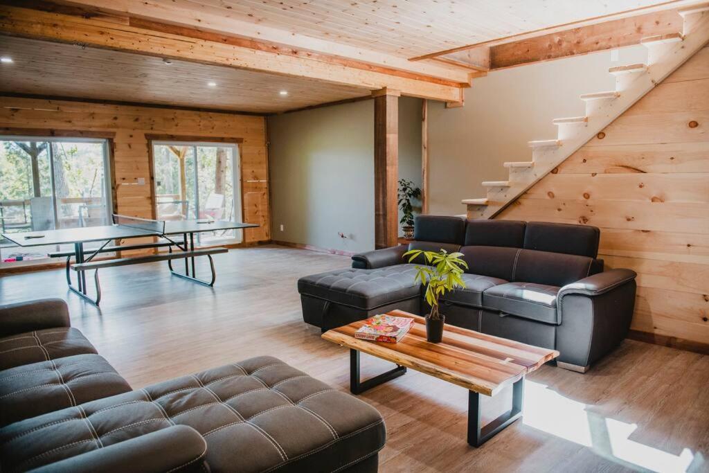 Lux waterfront all inclusive on Ottawa River