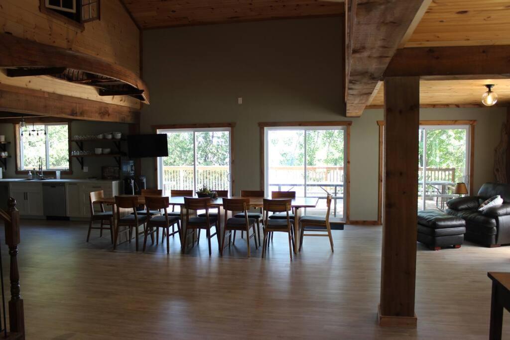 Lux waterfront all inclusive on Ottawa River