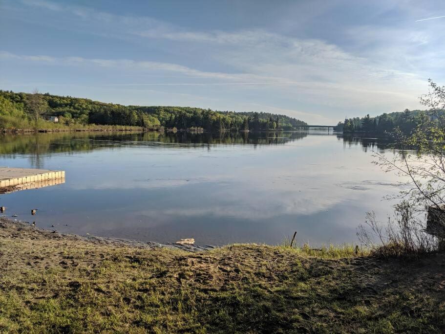 Lux waterfront all inclusive on Ottawa River