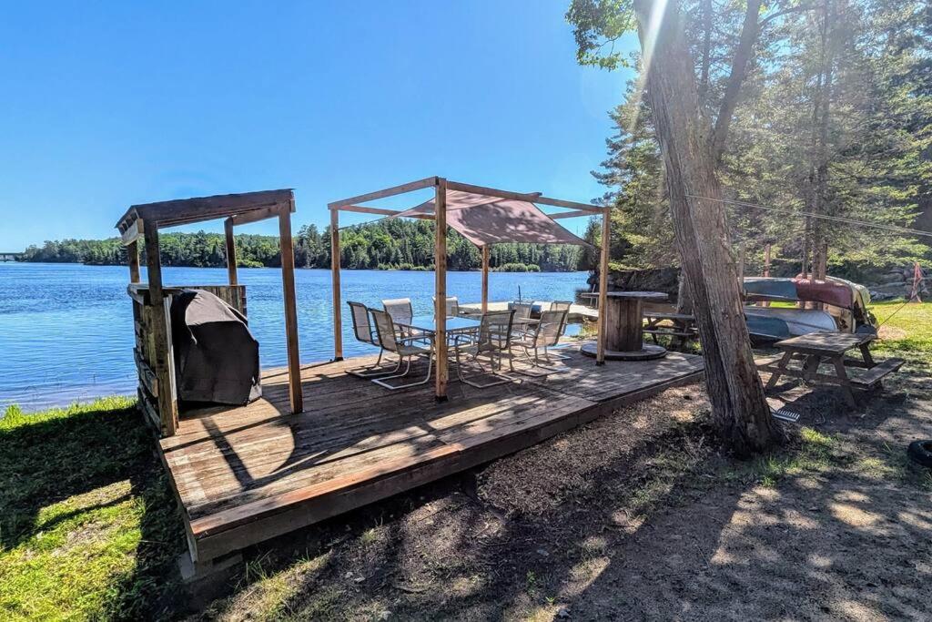 Lux waterfront all inclusive on Ottawa River