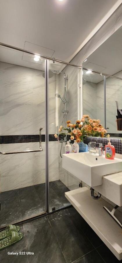 iHome Luxury Apartment in D'eldorado tower