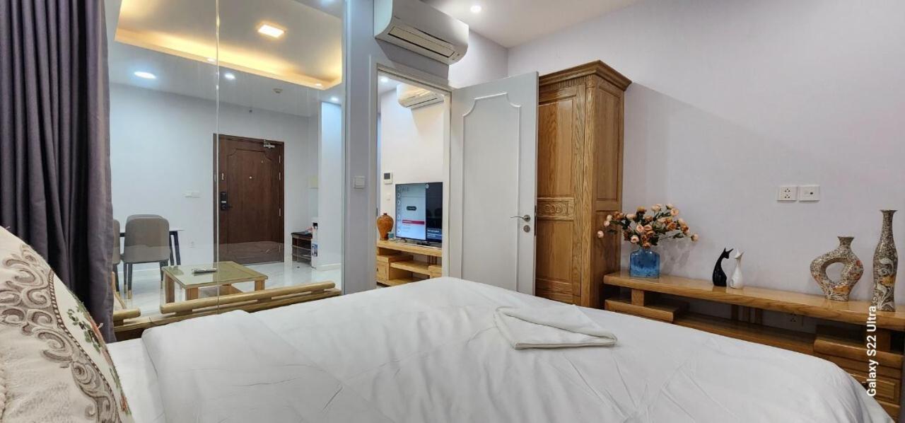 iHome Luxury Apartment in D'eldorado tower