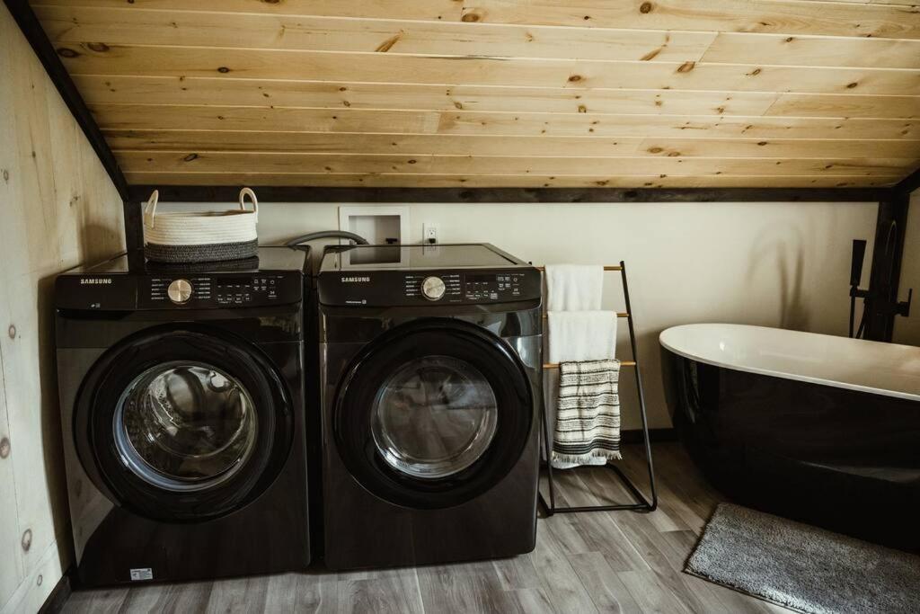 Waterfront lux loft 2 bedroom perfect for couples