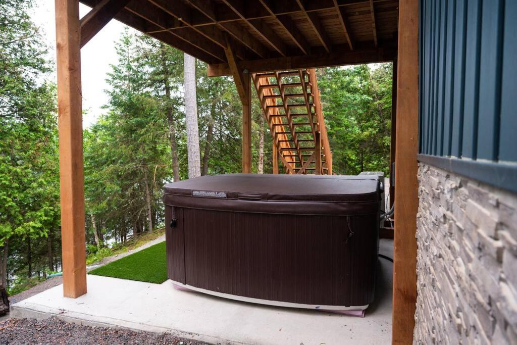 Waterfront lux loft 2 bedroom perfect for couples
