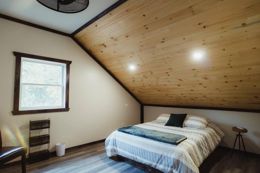 Waterfront lux loft 2 bedroom perfect for couples