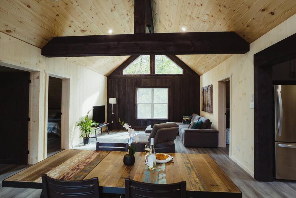 Waterfront lux loft 2 bedroom perfect for couples