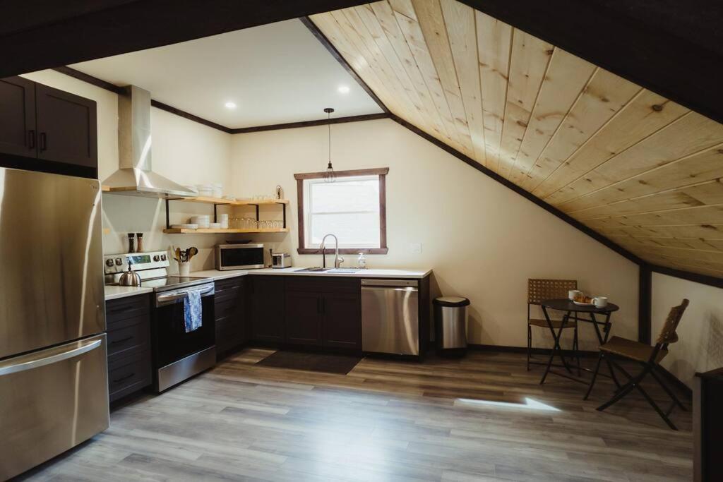 Waterfront lux loft 2 bedroom perfect for couples