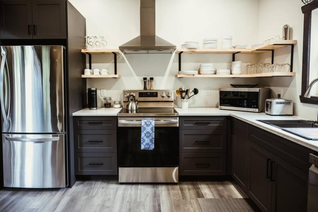 Waterfront lux loft 2 bedroom perfect for couples