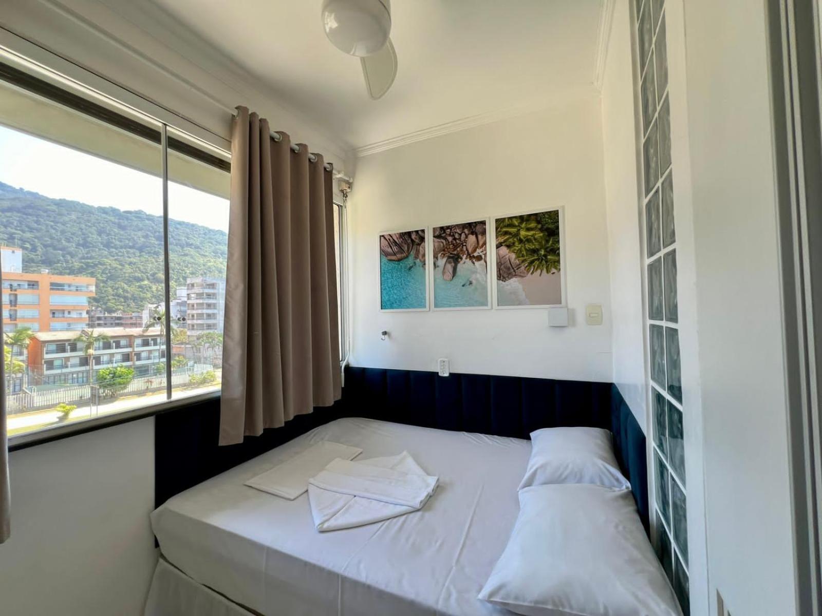 Excelente apartamento nr 317, 2dormitórios, Pé na Areia Praia das Toninhas com Piscina
