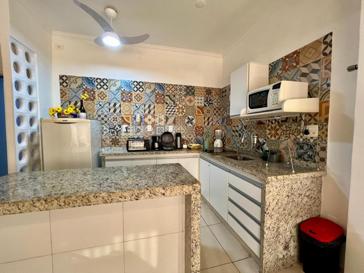 Excelente apartamento nr 317, 2dormitórios, Pé na Areia Praia das Toninhas com Piscina