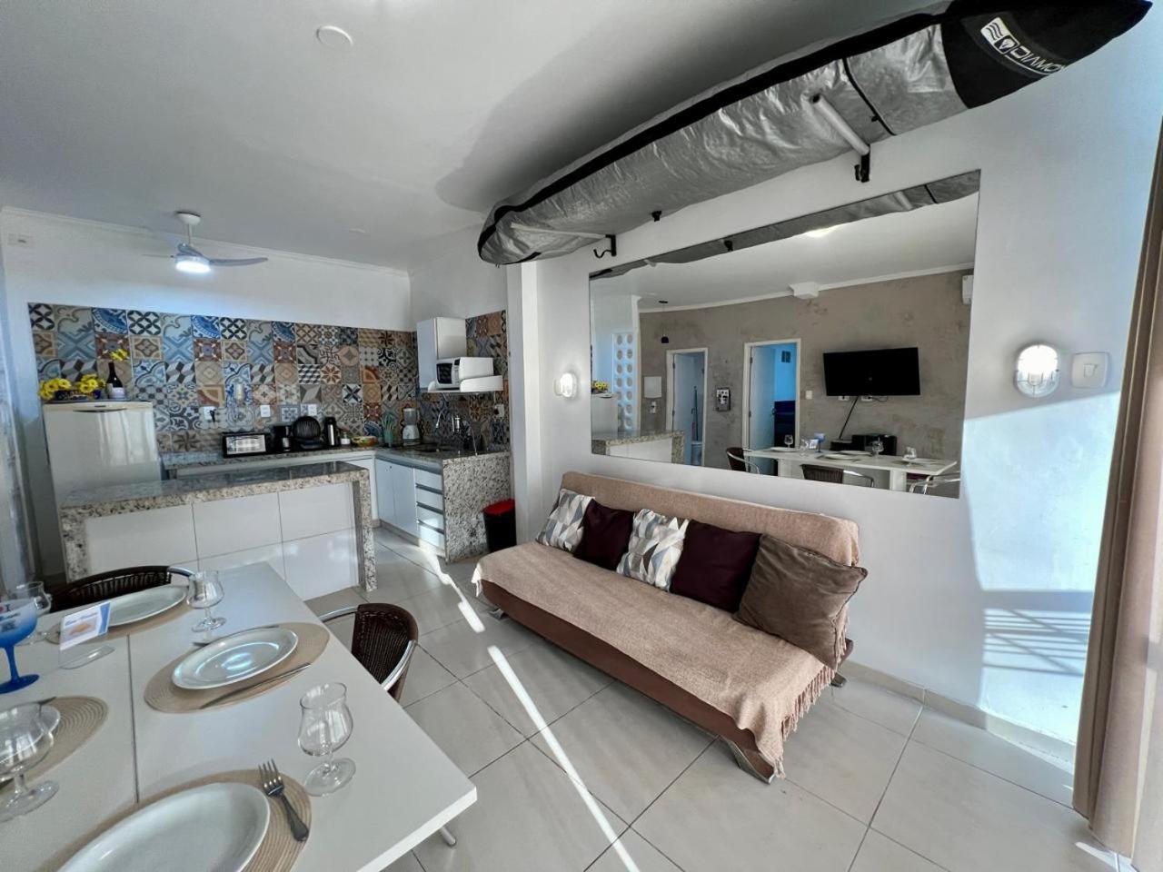 Excelente apartamento nr 317, 2dormitórios, Pé na Areia Praia das Toninhas com Piscina