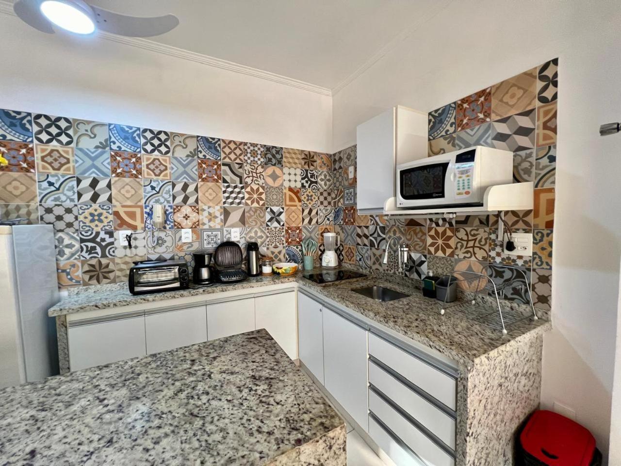 Excelente apartamento nr 317, 2dormitórios, Pé na Areia Praia das Toninhas com Piscina